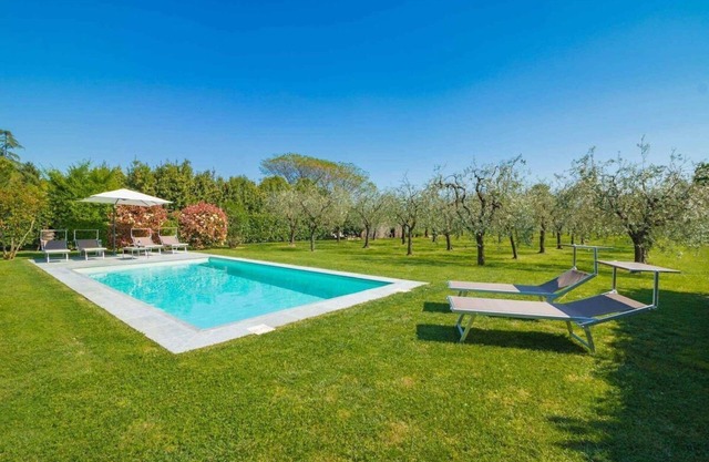 Podere Santa private pool villa. WiFi. Lucca area