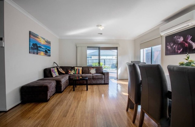 Point Cook Home with a beautiful view in salt water