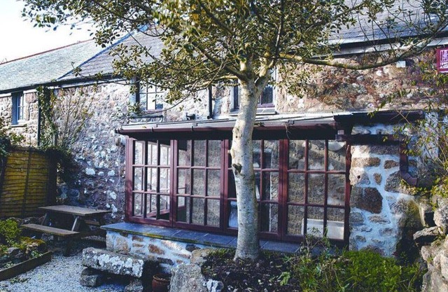 Poldhu Cottage is a Cornish granite cottage full of charm located in St Buryan near the Minack Theatre