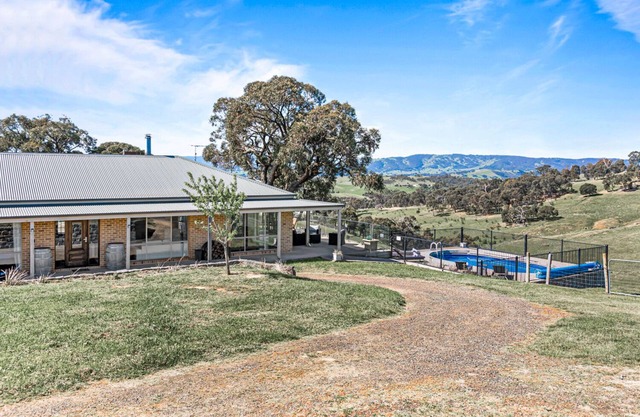 Poloma Farm Stay - Scenic Country Escape