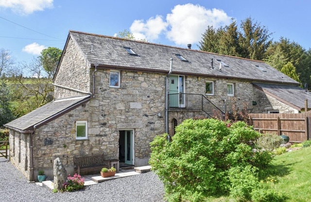 POND COTTAGE, pet friendly, with open fire in Widecombe-In-The-Moor