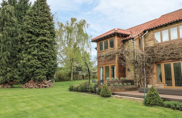 POND VIEW, with a garden in Cuckney