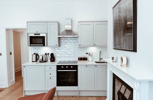 Pontcanna Sapphire-Cardiff City Centre