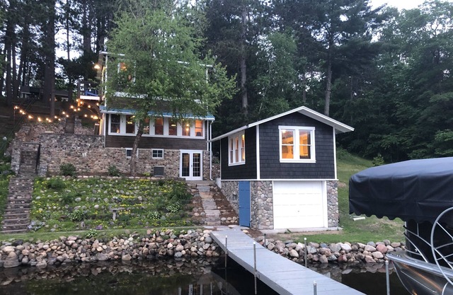PONTOON BOAT INCLUDED early May thru early October. Quaint cabin on Sibley Lake.
