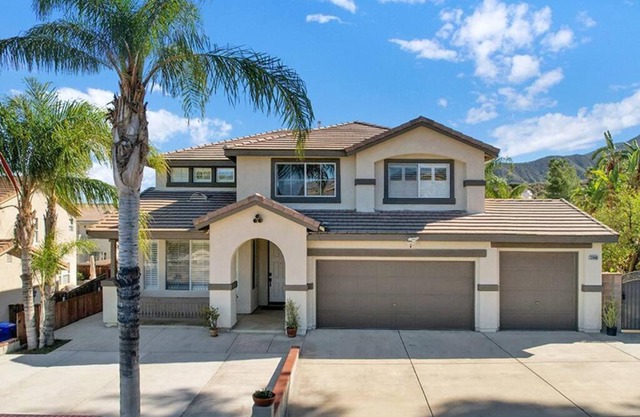 Pool-BBQ-View-Balcony-Fireplace-King-Garage-WD