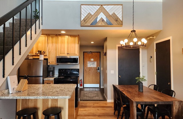 🌲Pool, Hot tub, Hiking, Golf, & more - Condo on Lutsen Mountainn