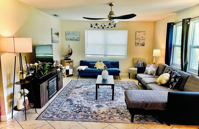 Pool House 3 miles from the 🏖 Beach