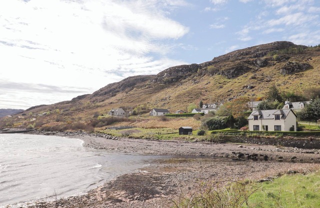 POOL HOUSE, family friendly, country holiday cottage in Poolewe