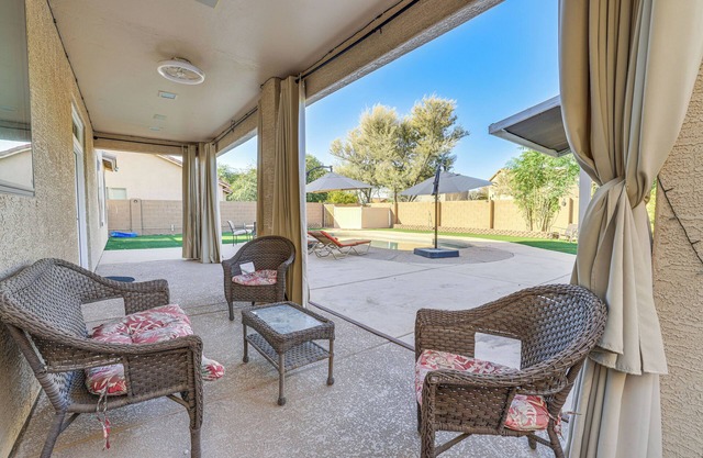 Pool & Patio: San Tan Valley Getaway!