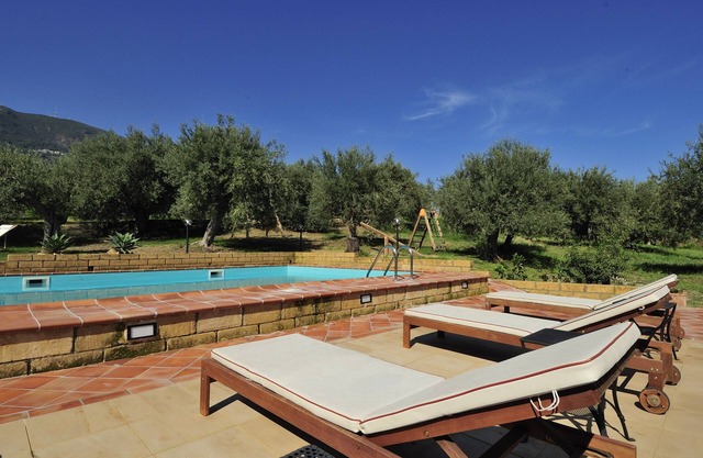 Pool, sea and relax! 4 guests