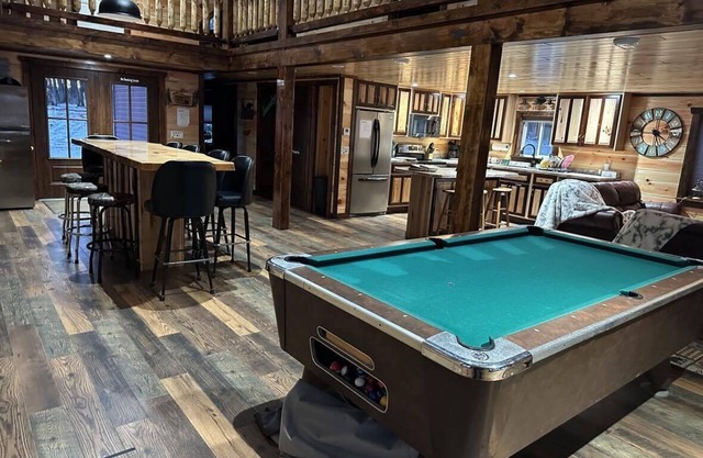 Pool Table! Pet Friendly! Lakeside!-Unique Getaway!