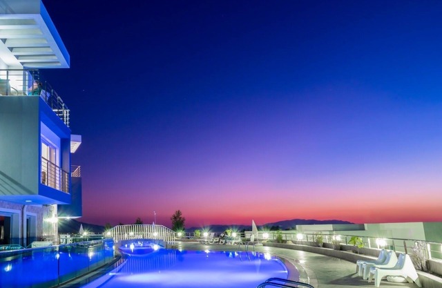 Poolside Apartment with Private Terrace – Stay at Lavender Residence