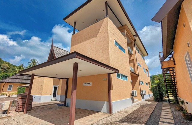 Poolside Apartments and Rooms