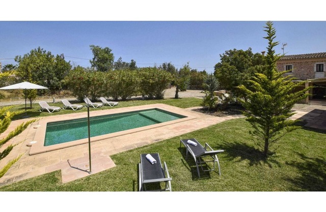 Poolside Garden Retreat in Búger