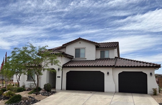 Poolside Luxury Home - 5BR 4BA