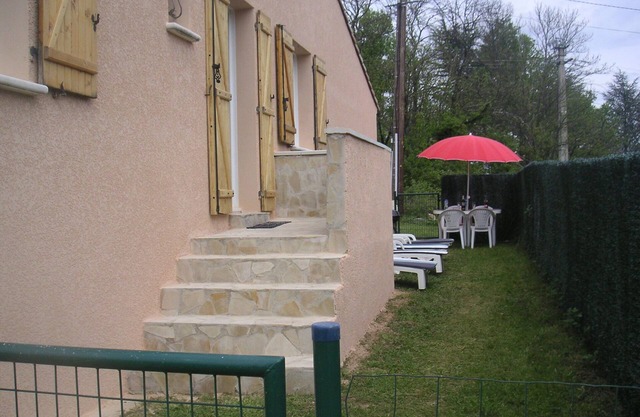 Poppy gîte in quiet Southern Ardèche