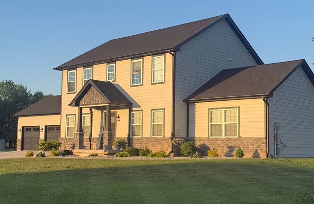 Popular: 5 bed, 3.5 bath - Country Oasis