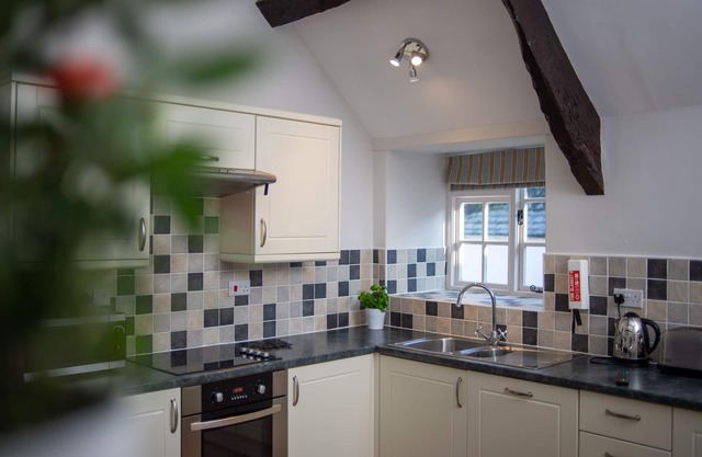 Popular family friendly cottages, heated indoor pool - 'Number Seven' sleeps 3