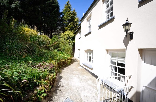 Popular family friendly cottages, heated indoor pool, 'Corner Cottage' sleeps 4