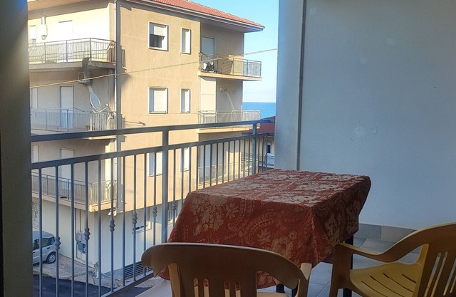 Port-AGIP areaDouble room, shared bathroom(with single) in cottage fam.