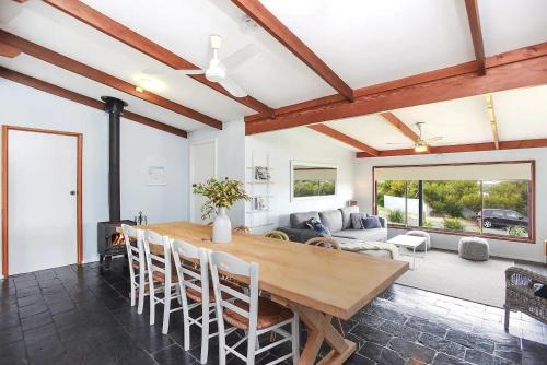 Port Elliot Coastal Cottage - 18 Handby Street,Port Elliot, No Linen Included