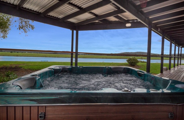Port Stephens Waterski Lodge - On the banks of the Williams River