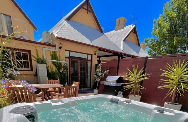 Porters Cottage Classic