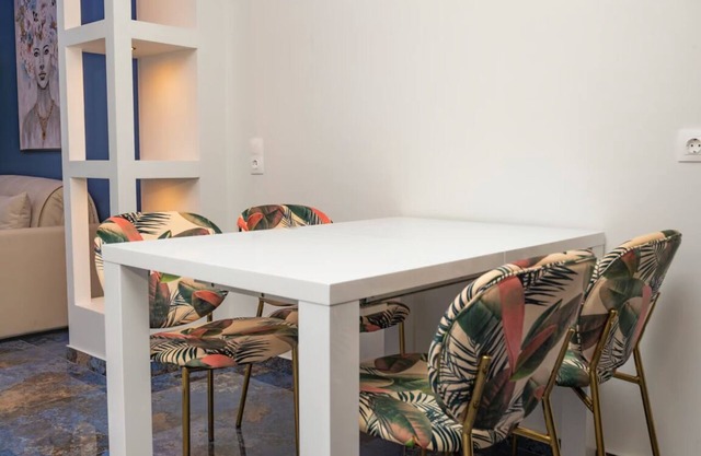Poseidon 5: Elegant 4th-Floor Retreat with Stunning Views and Modern Comfort!