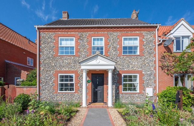Pound Cottage - Three Bedroom House, Sleeps 6