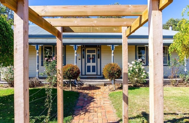 Pound Hill Cottage - quiet country getaway