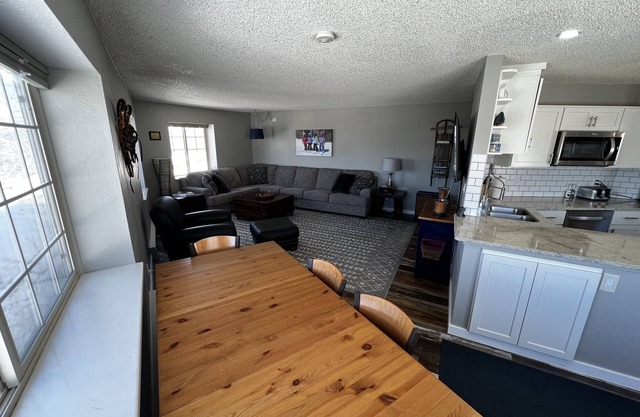 Powderhorn Slopeside 3 Bedroom/3.5 Bath Condo Next to Ski Lift