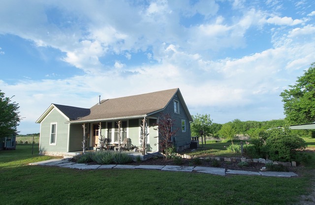 Prairieside Cottage: Charming Private Property Nestled In The Flint Hills