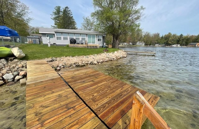 Pratt Lake Peninsula: Beach Days, Dock Jumps, and Bonfires—Your Summer Escape