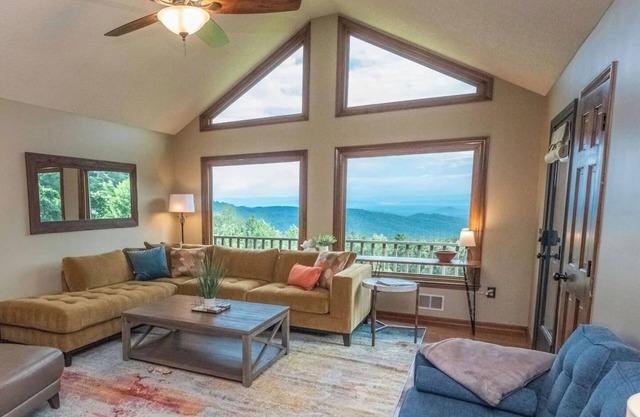 Prayer Mountain View Cabin | Fire Pit