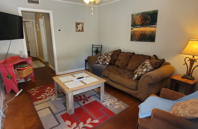 Precious, comfortable, affordable -2 Bedroom 1 Bath Apartment