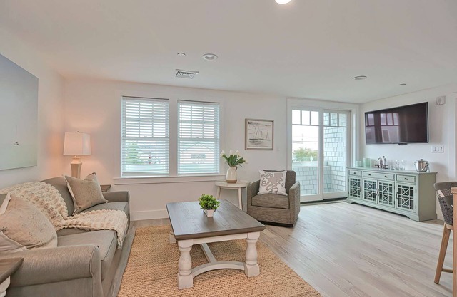 Premier Ocean View Corner Condo (875S.F.)