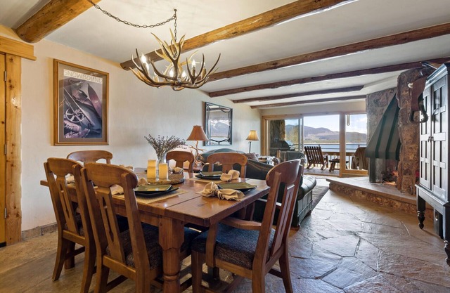 Premier Scenic Lakefront Luxury - Ski Country in the Heart of Colorado
