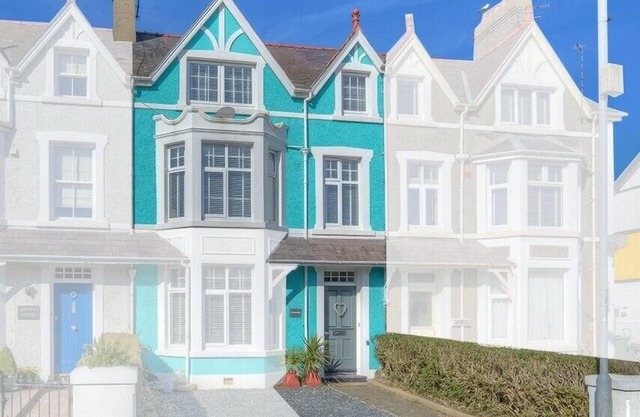 PRESWYLFA, family friendly, character holiday cottage in Abersoch