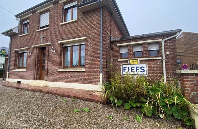 Pretty 12-person gîte in Fiefs (Ternois 62) 3 épis, ideal for hiking/biking