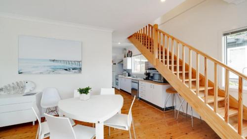 'Pretty Beach Bay Vista' by Accom Holidays