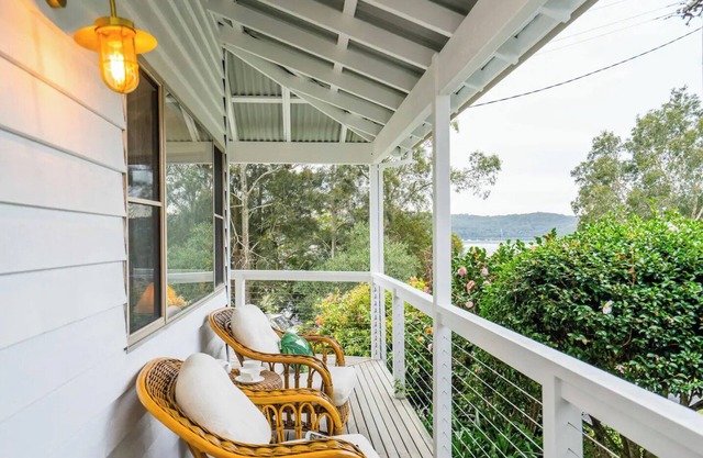 Pretty Beach Cottage