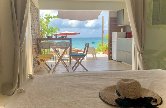 Pretty Beach side appartment with a private garden. Unique setting, Unique spot