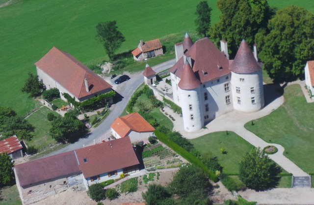 Pretty charming house, quiet, in the countryside. but 5 minutes from Vichy