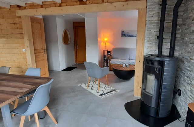 Pretty chalet close to Lake Longemer
