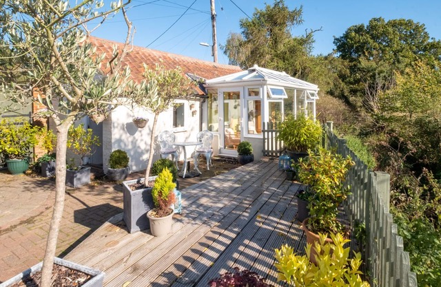 Pretty cottage studio set in lovely countryside close to the Heritage coast