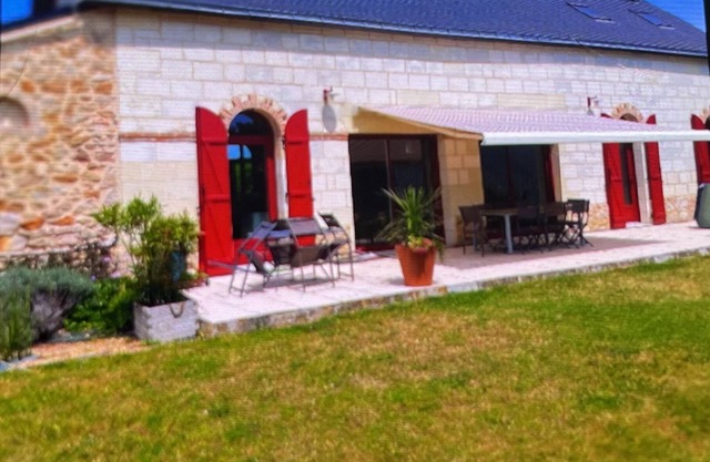 Pretty country house in tuffeau stone, 110m² on the ground floor