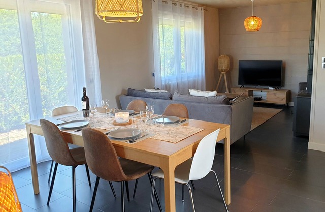 Pretty family home 5 minutes from the spa