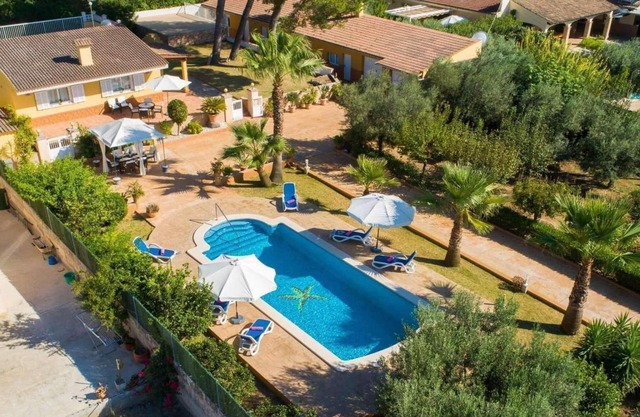 Pretty finca with a well-kept garden