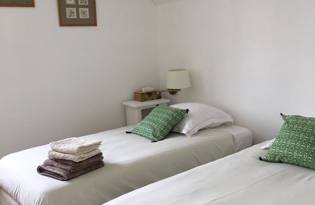 Pretty gîte with garden in exceptional medieval town.