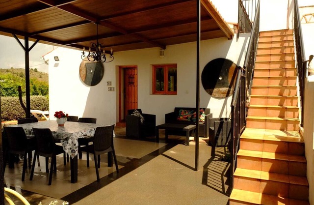 Pretty house on the edge of historic Templar town. Rural location.